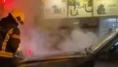 ZAPALIO SE AUTO NA ČUKARICI: Dim kulja iz vozila, na licu mesta vatrogasci (VIDEO) ZAPALIO SE AUTO NA ČUKARICI: Dim kulja iz vozila, na licu mesta vatrogasci (VIDEO)