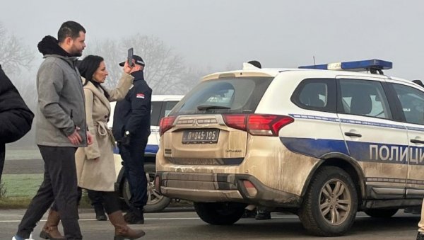 САМО НАИВЧИНЕ ВЕРУЈУ У СПОНТАНО ОКУПЉАЊЕ: Погледајте ко данас прави хаос код Новог Сада САМО НАИВЧИНЕ ВЕРУЈУ У СПОНТАНО ОКУПЉАЊЕ: Погледајте ко данас прави хаос код Новог Сада