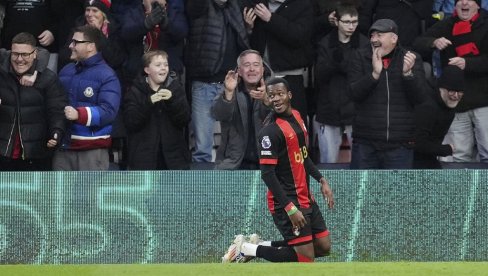 ЧУДО ИЗ БОРНМУТА ЗАЛУДЕЛО ЕНГЛЕСКУ: Манчестер сити и Јунајтед се боре за његов потпис