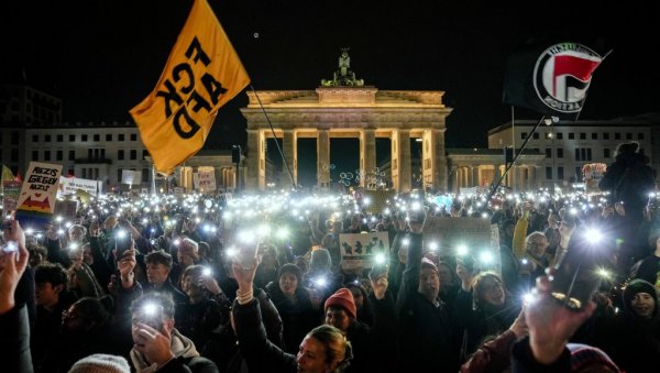 ХИЉАДЕ НЕМАЦА НА УЛИЦАМА У ЗНАК ПРОТЕСТА: Побуна против успона АфД-а ХИЉАДЕ НЕМАЦА НА УЛИЦАМА У ЗНАК ПРОТЕСТА: Побуна против успона АфД-а