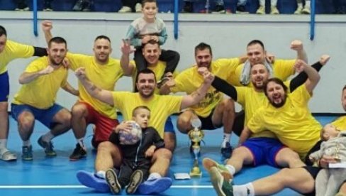 TRADICIONALNI TURNIR U JAŠI TOMIĆU: Modoš pobednik turnira u malom fudbalu, uz pehar i 200 hiljada TRADICIONALNI TURNIR U JAŠI TOMIĆU: Modoš pobednik turnira u malom fudbalu, uz pehar i 200 hiljada