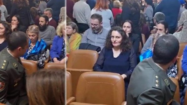 НАПАД НА СВЕ СРПСКО - ЧИСТ ФАШИЗАМ! Опозиција упала у Матицу српску: Прекинули Светосавску академију (ВИДЕО) НАПАД НА СВЕ СРПСКО - ЧИСТ ФАШИЗАМ! Опозиција упала у Матицу српску: Прекинули Светосавску академију (ВИДЕО)