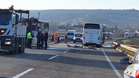 U URGENTNI CENTAR PRIMLJENO 19 OSOBA: Oglasio se MUP o nesreći kod Umke U URGENTNI CENTAR PRIMLJENO 19 OSOBA: Oglasio se MUP o nesreći kod Umke