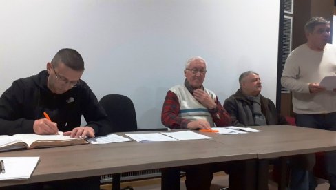 PONJAVIĆ PONOVO PREDSEDNIK: Održana Izborna skupština paraćinskog Društva pčelara „Grza“. PONJAVIĆ PONOVO PREDSEDNIK: Održana Izborna skupština paraćinskog Društva pčelara „Grza“.