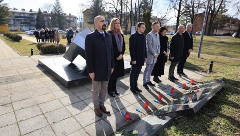 SEĆANJE NA HOLOKAUST: U Kragujevcu odata počast stradalima SEĆANJE NA HOLOKAUST: U Kragujevcu odata počast stradalima