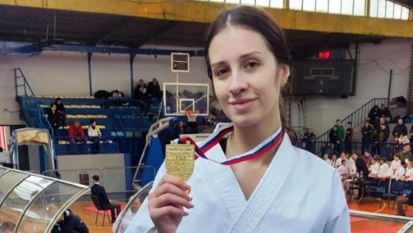 ЗЛАТО ЗА КАРАТИСТКИЊУ ИВУ: Параћинки медаља са турнира у Краљеву ЗЛАТО ЗА КАРАТИСТКИЊУ ИВУ: Параћинки медаља са турнира у Краљеву