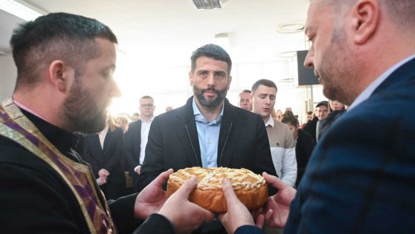 ШАПИЋ ЧЕСТИТАО ШКОЛСКУ СЛАВУ СВЕТОГ САВУ: Негујмо праве вредности и улажимо у будућност наших младих (ФОТО) ШАПИЋ ЧЕСТИТАО ШКОЛСКУ СЛАВУ СВЕТОГ САВУ: Негујмо праве вредности и улажимо у будућност наших младих (ФОТО)