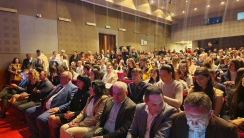 PRIZNANJA ZA NAJBOLJE UČENIKE I STUDENTE: Svetosavske nagrade mladim talentima u Leskovcu PRIZNANJA ZA NAJBOLJE UČENIKE I STUDENTE: Svetosavske nagrade mladim talentima u Leskovcu