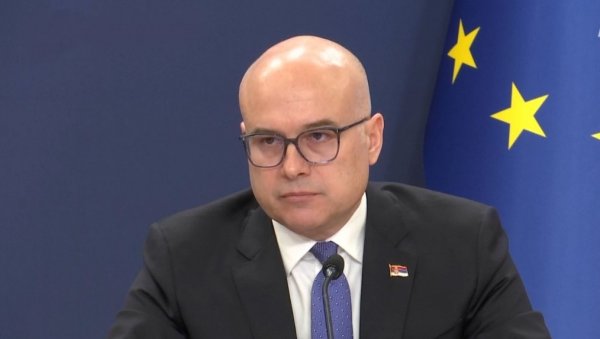 ВУЧЕВИЋ: Разговараћемо о бесплатним уџбеницима за све локалне самоуправе ВУЧЕВИЋ: Разговараћемо о бесплатним уџбеницима за све локалне самоуправе