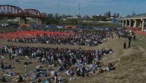 OBRAČUN AMERIČKIH AGENATA I KARTELA: Haos u Teksasu, dronovi nadgledaju situaciju na granici (VIDEO) OBRAČUN AMERIČKIH AGENATA I KARTELA: Haos u Teksasu, dronovi nadgledaju situaciju na granici (VIDEO)