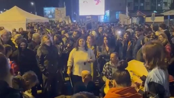 САУЧЕШЋЕ ЗА 15 ЖРТАВА НА ОПОЗИЦИОНИМ ПРОТЕСТИМА (ВИДЕО) САУЧЕШЋЕ ЗА 15 ЖРТАВА НА ОПОЗИЦИОНИМ ПРОТЕСТИМА (ВИДЕО)