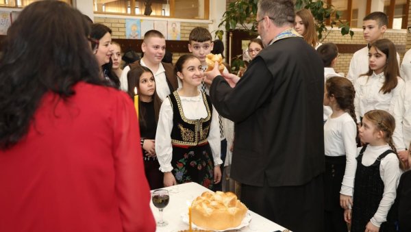 ЂАЦИ ШКОЛЕ МИЛОШ ЦРЊАНСКИ ОБЕЛЕЖИЛИ ШКОЛСКУ СЛАВУ: Свечано у Српском Итебеју ЂАЦИ ШКОЛЕ МИЛОШ ЦРЊАНСКИ ОБЕЛЕЖИЛИ ШКОЛСКУ СЛАВУ: Свечано у Српском Итебеју