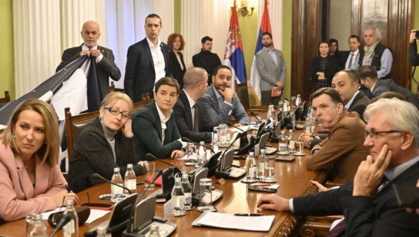 КОЛЕГИЈУМ НАРОДНЕ СКУПШТИНЕ ЈЕ ОДРЖАН: Посланици опозиције нису успели да блокирају рад Парламента КОЛЕГИЈУМ НАРОДНЕ СКУПШТИНЕ ЈЕ ОДРЖАН: Посланици опозиције нису успели да блокирају рад Парламента