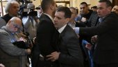 NASILJE U SKUPŠTINI: Predstavnici opozicije nastavili da lome javnu imovinu NASILJE U SKUPŠTINI: Predstavnici opozicije nastavili da lome javnu imovinu