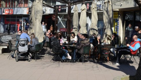 LETNJE BAŠTE OD 15. FEBRUARA: Kraljevački ugostitelji podnose zahteve za montažne objekte na javnim površinama LETNJE BAŠTE OD 15. FEBRUARA: Kraljevački ugostitelji podnose zahteve za montažne objekte na javnim površinama