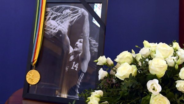 ОТИШАО ЈЕ НАЈБОЉИ ОД НАС! Србија се опростила од великог ДРАЖЕНА ПРАЈЕ ДАЛИПАГИЋА: У Бостон није хтео због Југославије ОТИШАО ЈЕ НАЈБОЉИ ОД НАС! Србија се опростила од великог ДРАЖЕНА ПРАЈЕ ДАЛИПАГИЋА: У Бостон није хтео због Југославије