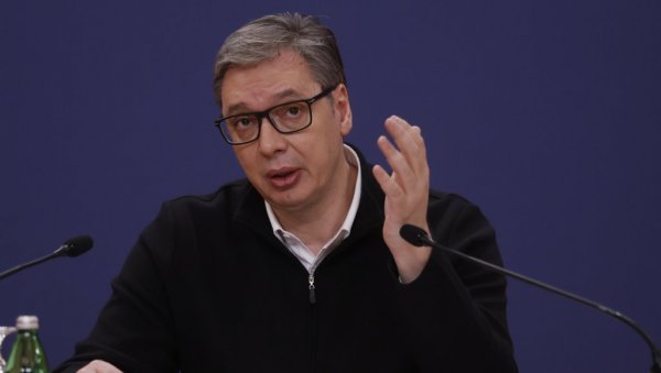 ДА БЕЖИМ ОД БИЛО КОГА НЕ ПАДА МИ НА ПАМЕТ Председник најавио да ће се ускоро обратити грађанима у Новом Саду ДА БЕЖИМ ОД БИЛО КОГА НЕ ПАДА МИ НА ПАМЕТ Председник најавио да ће се ускоро обратити грађанима у Новом Саду