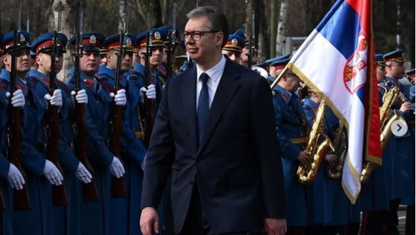 ВОЈСКА ЈЕ СТУБ БЕЗБЕДНОСТИ И ПОНОС ДРЖАВЕ Вучић: Настављамо да је модернизујемо и развијамо (ФОТО) ВОЈСКА ЈЕ СТУБ БЕЗБЕДНОСТИ И ПОНОС ДРЖАВЕ Вучић: Настављамо да је модернизујемо и развијамо (ФОТО)