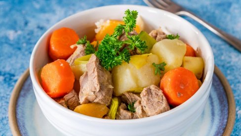 ŠTA JESTI KAD PRORADI GASTRITIS? Upaljenom želucu prija bareno, evo kakve obroke da spremite (JELOVNIK) ŠTA JESTI KAD PRORADI GASTRITIS? Upaljenom želucu prija bareno, evo kakve obroke da spremite (JELOVNIK)