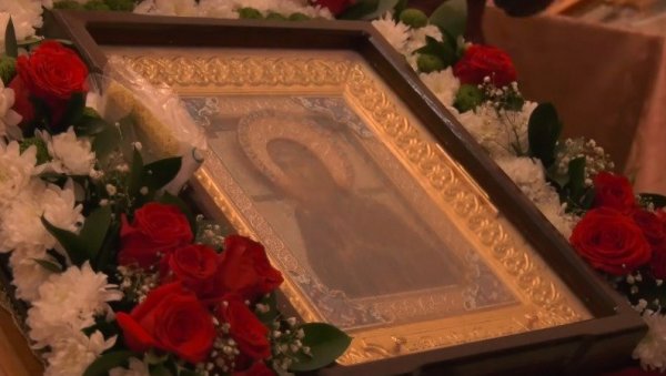 ЧУДОТВОРНА РУСКА СВЕТИЊА СТИЖЕ У БЕОГРАД: Жива икона Богородице мироточи 24 године ЧУДОТВОРНА РУСКА СВЕТИЊА СТИЖЕ У БЕОГРАД: Жива икона Богородице мироточи 24 године
