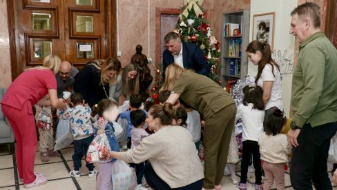 ALTA banka: Pokloni za mališane u Zvečanskoj povodom Svetog Save, slave ustanove ALTA banka: Pokloni za mališane u Zvečanskoj povodom Svetog Save, slave ustanove