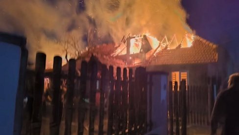 PLAMEN JU JE BUKVALNO PROGUTAO: Izgorela kuća u Novom Itebeju, porodica ostala bez krova nad glavom PLAMEN JU JE BUKVALNO PROGUTAO: Izgorela kuća u Novom Itebeju, porodica ostala bez krova nad glavom