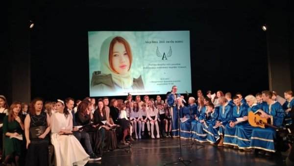 НАША ЈЕ ДУША И НЕБЕСКА ВИЛА: Хуманитарно поестско-музичко вече поводом обележавања рођендана девојчице Ангелине страдале у Рибникару НАША ЈЕ ДУША И НЕБЕСКА ВИЛА: Хуманитарно поестско-музичко вече поводом обележавања рођендана девојчице Ангелине страдале у Рибникару