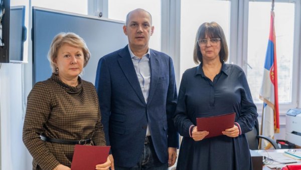 СРПСКА ПАМЕТ СЕ ВРАЋА КУЋИ: Министар Лончар доделио уговоре о раду здравственим радницима који се враћају из дијаспоре СРПСКА ПАМЕТ СЕ ВРАЋА КУЋИ: Министар Лончар доделио уговоре о раду здравственим радницима који се враћају из дијаспоре