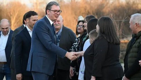 VUČIĆ IZ RESAVSKOG OKRUGA: Moramo da podstičemo privatnu inicijativu (FOTO) VUČIĆ IZ RESAVSKOG OKRUGA: Moramo da podstičemo privatnu inicijativu (FOTO)