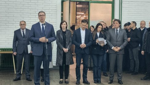 VUČIĆ U PRVOJ PETOLETKI: Za nas je ova fabrika od strateškog značaja, preduzeli smo mere da sačuvamo posao zaposlenima VUČIĆ U PRVOJ PETOLETKI: Za nas je ova fabrika od strateškog značaja, preduzeli smo mere da sačuvamo posao zaposlenima