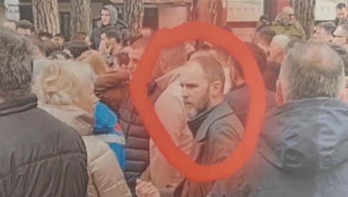 САДА ЈЕ СВЕ МНОГО ЈАСНИЈЕ: На студентском протесту човек из амбасаде Велике Британије! (ФОТО) САДА ЈЕ СВЕ МНОГО ЈАСНИЈЕ: На студентском протесту човек из амбасаде Велике Британије! (ФОТО)
