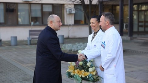 MALA LANA SLAVIĆE ROĐENDAN NA DAN GRADA NOVOG SADA: Sve bebe rođene 1. februara na poklon po 300.000 dinara MALA LANA SLAVIĆE ROĐENDAN NA DAN GRADA NOVOG SADA: Sve bebe rođene 1. februara na poklon po 300.000 dinara