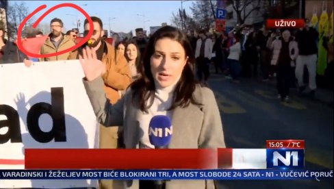 I STUDENT OD 45 LETA ŠETA: Lazović snimljen na protestu (FOTO) I STUDENT OD 45 LETA ŠETA: Lazović snimljen na protestu (FOTO)