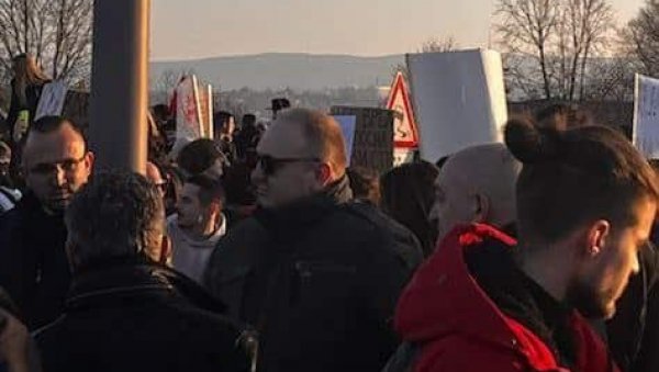 СТУДЕНТИ, СТИЖУ ВАМ ПРАВИ ОРГАНИЗАТОРИ ПРОТЕСТА! Као што су Ђилас и ПРОглас најавили: ОД САДА ОНИ ПРЕУЗИМАЈУ! СТУДЕНТИ, СТИЖУ ВАМ ПРАВИ ОРГАНИЗАТОРИ ПРОТЕСТА! Као што су Ђилас и ПРОглас најавили: ОД САДА ОНИ ПРЕУЗИМАЈУ!
