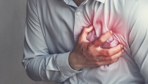 DETALJNO O UZROCIMA BOLA U MUŠKIM DOJKAMA: Kvržice, otoci i vidljive promene znak su za uzbunu DETALJNO O UZROCIMA BOLA U MUŠKIM DOJKAMA: Kvržice, otoci i vidljive promene znak su za uzbunu