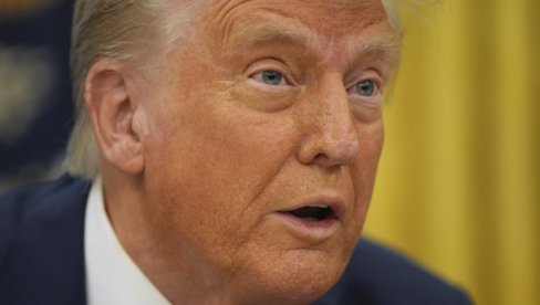 НА ПОМОЛУ ТРГОВИНСКИ РАТ: Трамп потписао - Уводе се царине на робу из Канаде, Мексика и Кине НА ПОМОЛУ ТРГОВИНСКИ РАТ: Трамп потписао - Уводе се царине на робу из Канаде, Мексика и Кине