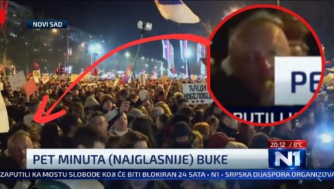 NA PROTESTU U NOVOM SADU I BOJAN PAJTIĆ: Čovek koji je odgovoran za smrt 17 mladih ljudi NA PROTESTU U NOVOM SADU I BOJAN PAJTIĆ: Čovek koji je odgovoran za smrt 17 mladih ljudi