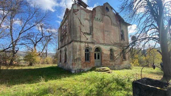 СЛИКАР СТРЕЉАН У УЖИЧКОЈ РЕПУБЛИЦИ: Ужичани обнављају Миловановића вилу (ФОТО) СЛИКАР СТРЕЉАН У УЖИЧКОЈ РЕПУБЛИЦИ: Ужичани обнављају Миловановића вилу (ФОТО)