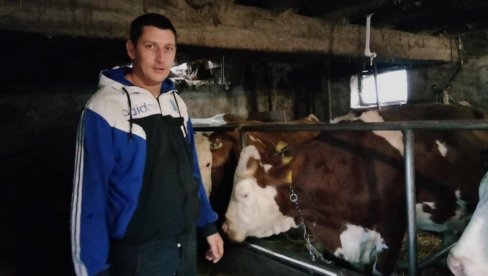 BELI MRS ZA PONOS: Tradicionalna proizvodnja sira i kajmaka koji svi vole, u domaćinstvu Dušana Savića u Sedlarima kod Valjeva BELI MRS ZA PONOS: Tradicionalna proizvodnja sira i kajmaka koji svi vole, u domaćinstvu Dušana Savića u Sedlarima kod Valjeva