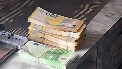 KORISTIO FALSIFIKOVANE EVRE: Zbog lažnih novčanica uhapšen Novosađanin KORISTIO FALSIFIKOVANE EVRE: Zbog lažnih novčanica uhapšen Novosađanin