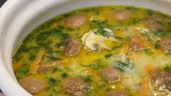 ДОМАЋА ЧОРБА ОД ПИЛЕЋИХ БАТАКА И ПЕЧУРАКА: Веома укусан спој састојака коме нећете моћи да одолите ДОМАЋА ЧОРБА ОД ПИЛЕЋИХ БАТАКА И ПЕЧУРАКА: Веома укусан спој састојака коме нећете моћи да одолите