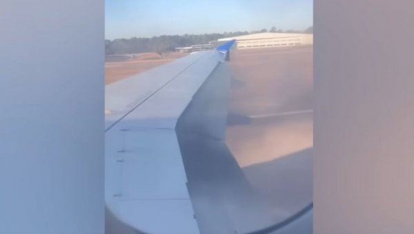 ЗАПАЛИО СЕ МОТОР ПУТНИЧКОГ АВИОНА: Нова драма у Америци (ВИДЕО) ЗАПАЛИО СЕ МОТОР ПУТНИЧКОГ АВИОНА: Нова драма у Америци (ВИДЕО)
