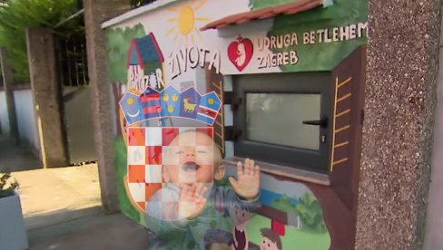 U Zagrebu otvoren kiosk za ostavljanje NEŽELJENIH BEBA: Kad se dete spusti - pali se alarm, a sve je ANONIMNO (VIDEO) U Zagrebu otvoren kiosk za ostavljanje NEŽELJENIH BEBA: Kad se dete spusti - pali se alarm, a sve je ANONIMNO (VIDEO)