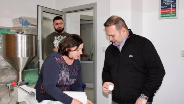 ГАЗДИНСТВИМА 80.000 МАРАКА: Градска управа Источно Сарајево помаже пољопривреднике ГАЗДИНСТВИМА 80.000 МАРАКА: Градска управа Источно Сарајево помаже пољопривреднике