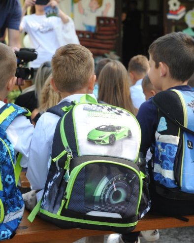 ПРВАКА НАЈВИШЕ  НА ОБОДУ ГРАДА: Школе у центру пред гашењем, а у Миријеву траже нова одељења