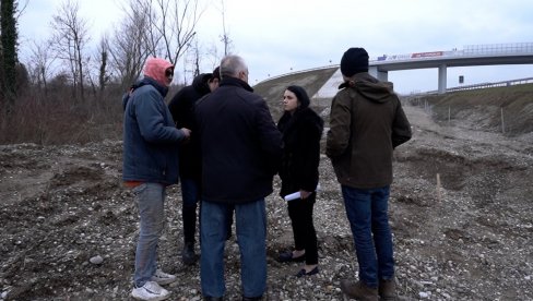 DA OLUJE I POPLAVE NE BUDU PROBLEM: Gradonačelnica Loznice razgovarala sa meštanima Jelava DA OLUJE I POPLAVE NE BUDU PROBLEM: Gradonačelnica Loznice razgovarala sa meštanima Jelava