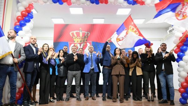 НА ОВИМ ИЗБОРИМА НЕМАМО ПРАВА НА ГРЕШКУ: Више од хиљаду Срба на величанственом митингу Српске листе (ФОТО/ВИДЕО) НА ОВИМ ИЗБОРИМА НЕМАМО ПРАВА НА ГРЕШКУ: Више од хиљаду Срба на величанственом митингу Српске листе (ФОТО/ВИДЕО)