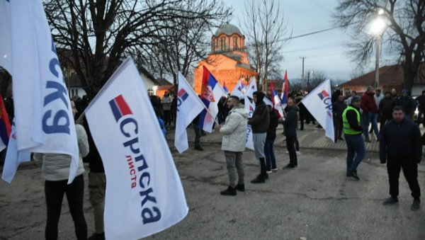 ПОГЛЕДАЈТЕ Дирљив видео са митинга Српске листе у Доњој Гуштерици (ВИДЕО) ПОГЛЕДАЈТЕ Дирљив видео са митинга Српске листе у Доњој Гуштерици (ВИДЕО)