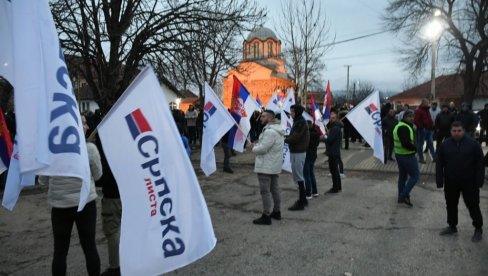 POGLEDAJTE Dirljiv video sa mitinga Srpske liste u Donjoj Gušterici (VIDEO) POGLEDAJTE Dirljiv video sa mitinga Srpske liste u Donjoj Gušterici (VIDEO)
