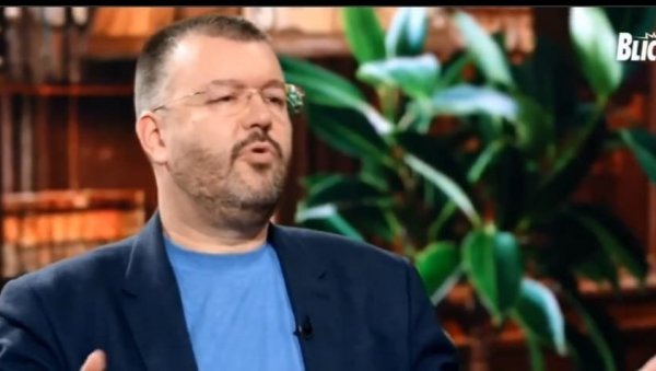 ПРОФЕСОР ОТКРИВА: Студенти су направили забаву од трагедије, цртају крваве шапе и праве журке (ВИДЕО) ПРОФЕСОР ОТКРИВА: Студенти су направили забаву од трагедије, цртају крваве шапе и праве журке (ВИДЕО)